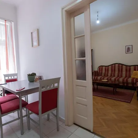 Apartment Central Charm